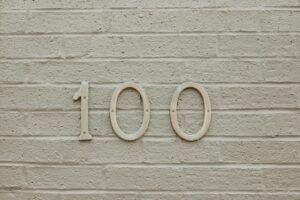 100